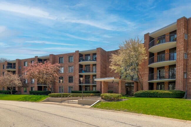 Building Photo - 1405 E Central Rd