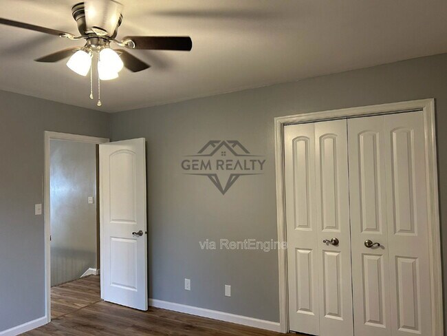 Building Photo - 100 Kendallwood Dr