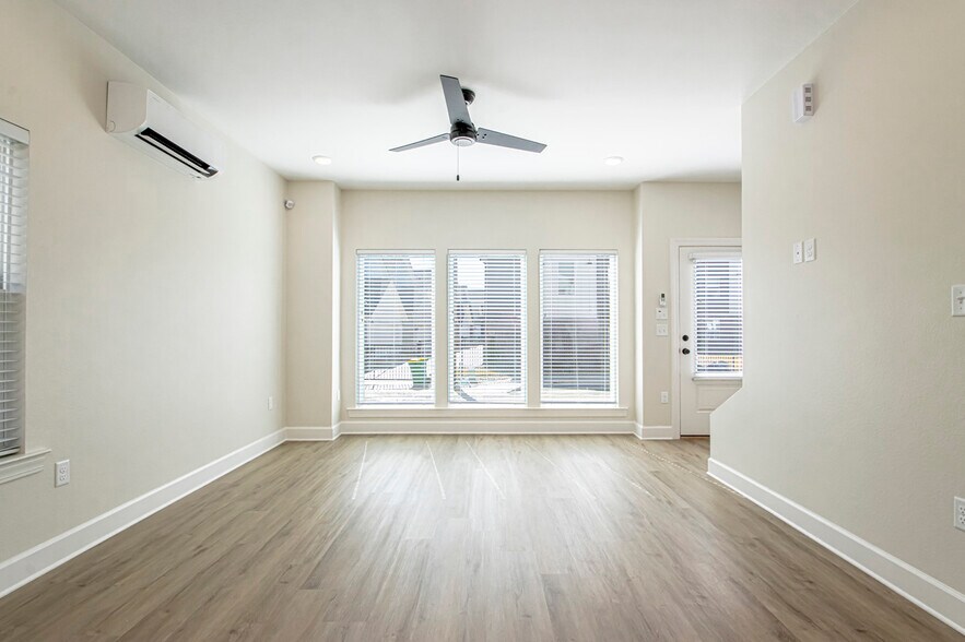 Building Photo - 1201 W 4th St