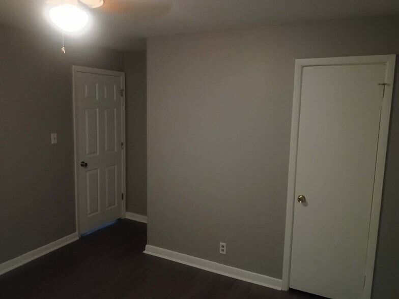Building Photo - 5075 Scenic Dr