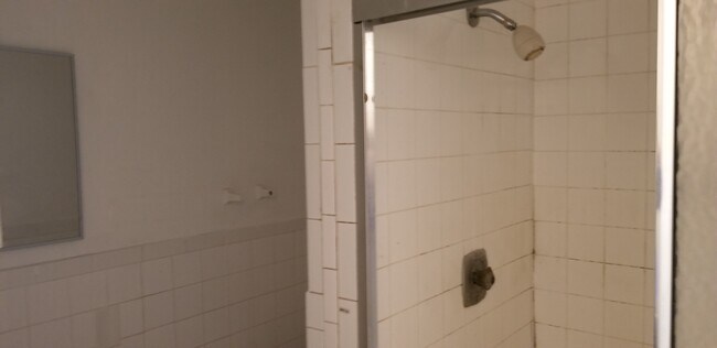 Building Photo - 2450 13th Ave S