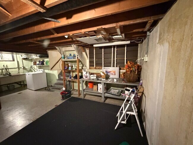 Building Photo - 202 Hickory Rd