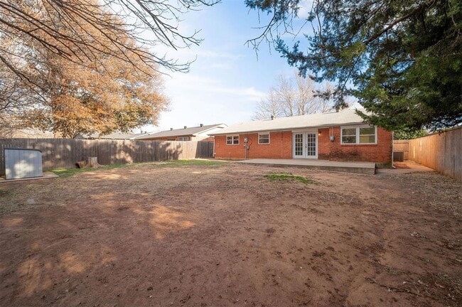 Building Photo - 421 Meadow Lake Dr