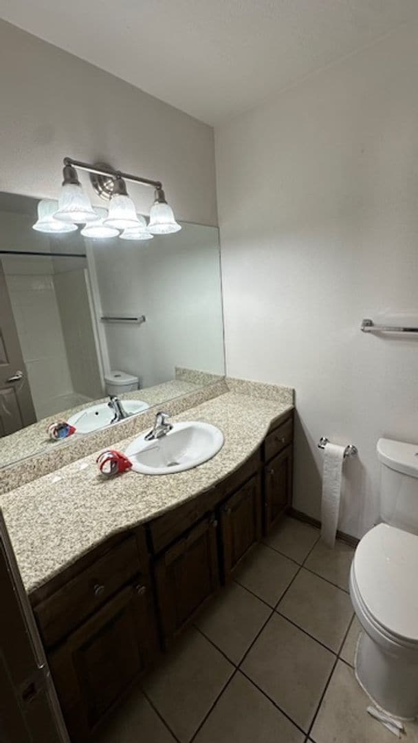 Building Photo - 3 bedroom home Community Pool - Pet Friendly!