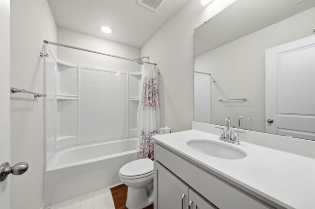 Building Photo - 301 Lanyard St