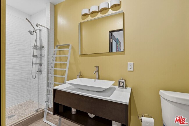 Building Photo - 10915 Ayres Ave