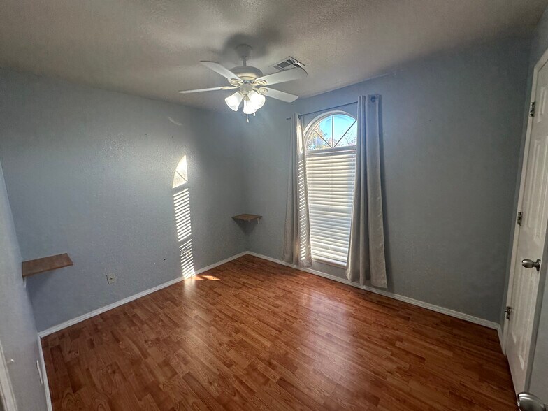 Bedroom 3 - 1004 Shadowlake Rd