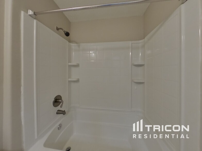 Building Photo - 4865 Hickory Stream Ln