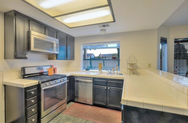 Building Photo - 1627 Windsor Pl