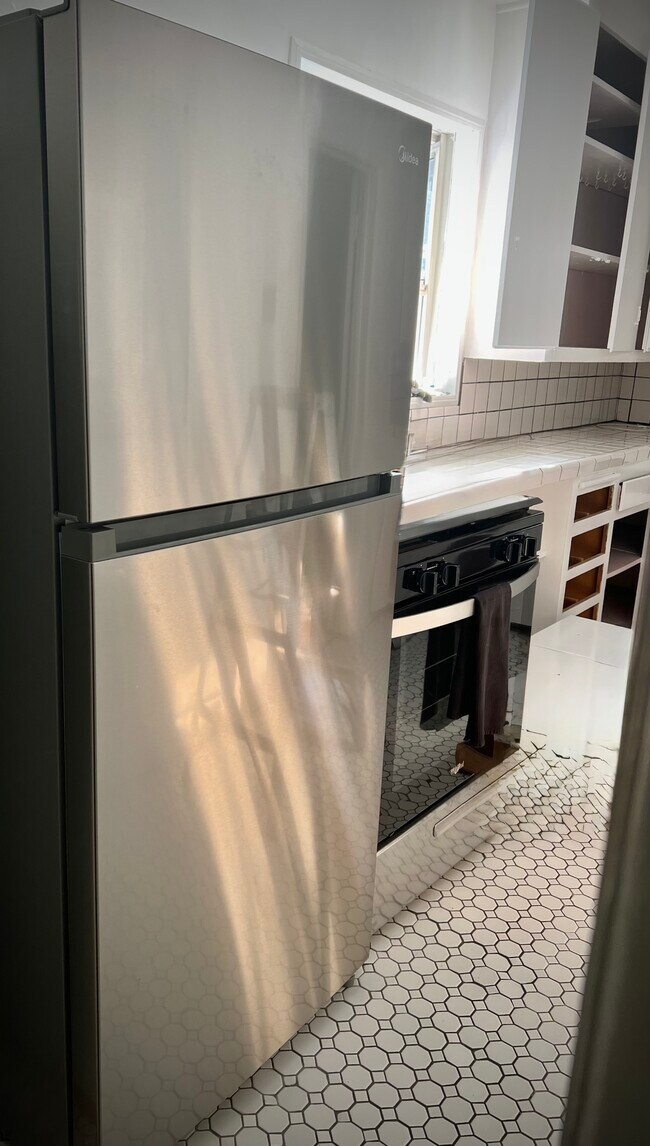 Building Photo - 921 Westmount Dr