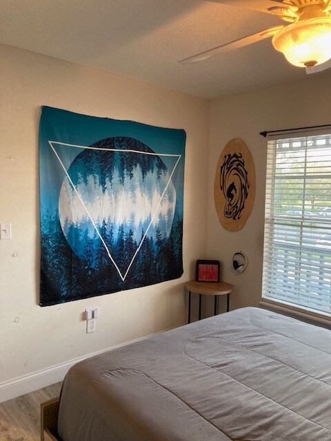 Building Photo - 313 Dirksen Dr