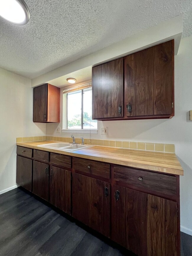 Building Photo - 527 West St