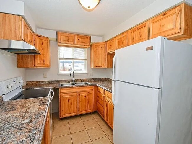 Building Photo - 2 bed 1 bath in Golden Valley - AVAILABLE 6/1!