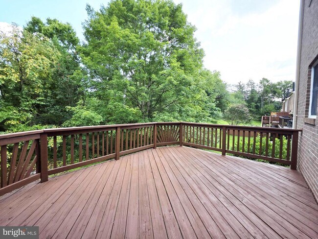 Building Photo - 937 Walnut Wood Rd