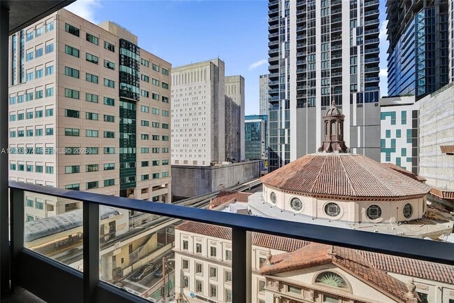 Building Photo - 121 NE 5th St