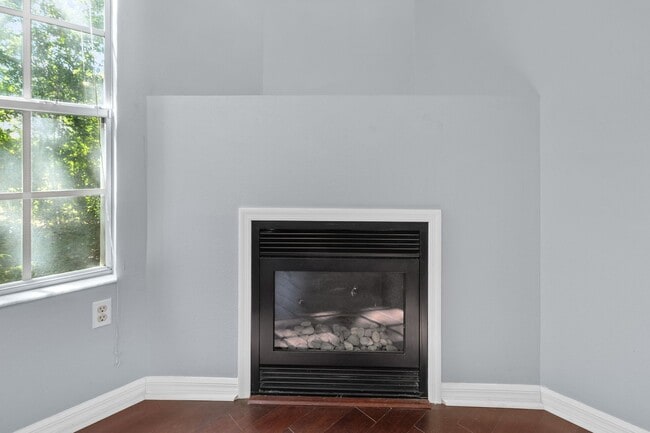 Building Photo - Luxurious 1 Bed / 1 Bath Condo in The Link...