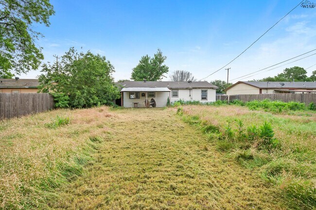 Building Photo - 207 County Rd