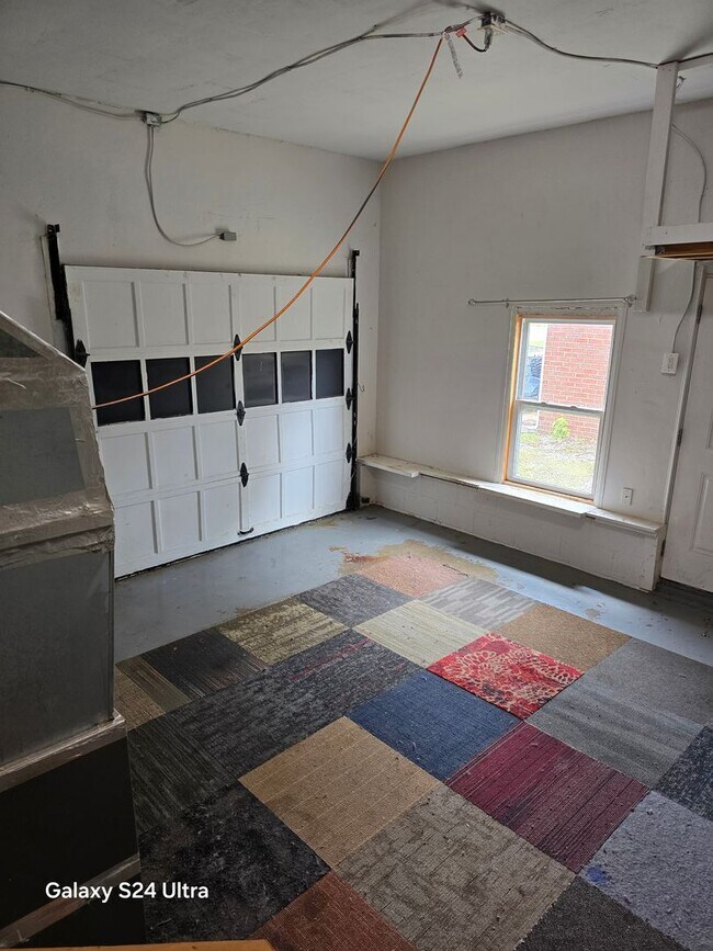 Building Photo - 2101 Caseyville Ave