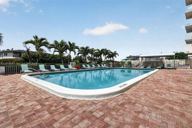 Building Photo - 401 Golden Isles Dr