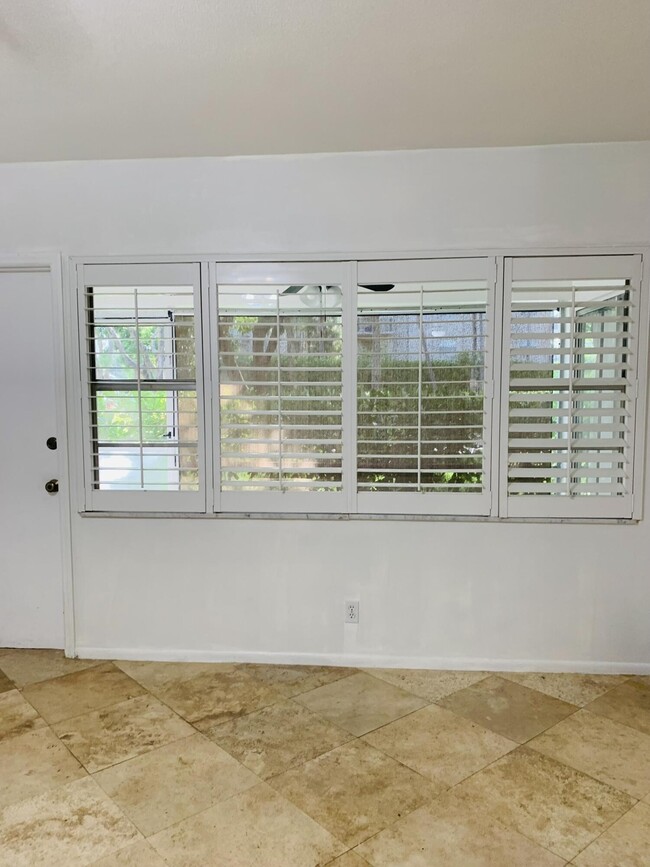 Building Photo - 100 Royal Palm Way