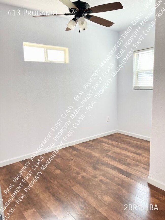 Building Photo - 413 Probandt-