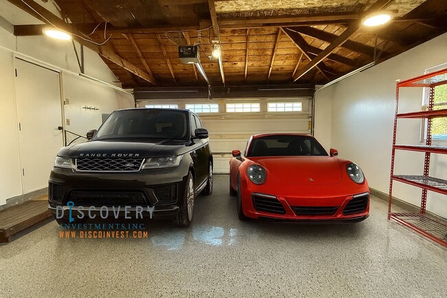 Building Photo - Your Ideal Modern Retreat with Enclosed Yard