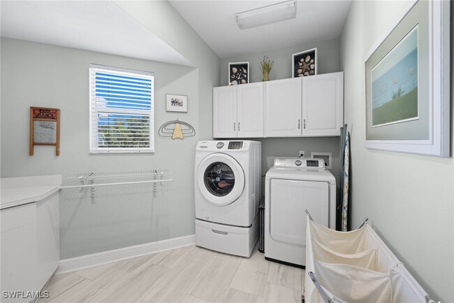 Building Photo - 4700 Yacht Harbor Dr
