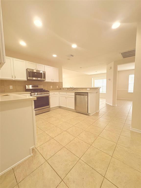Building Photo - 5818 Kenwood