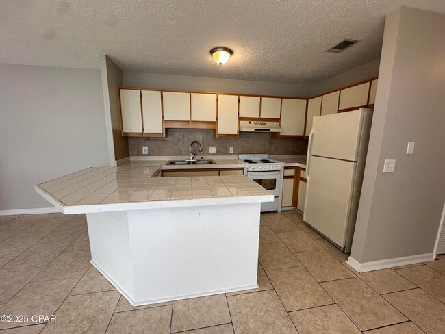 Building Photo - 815 Premier Dr