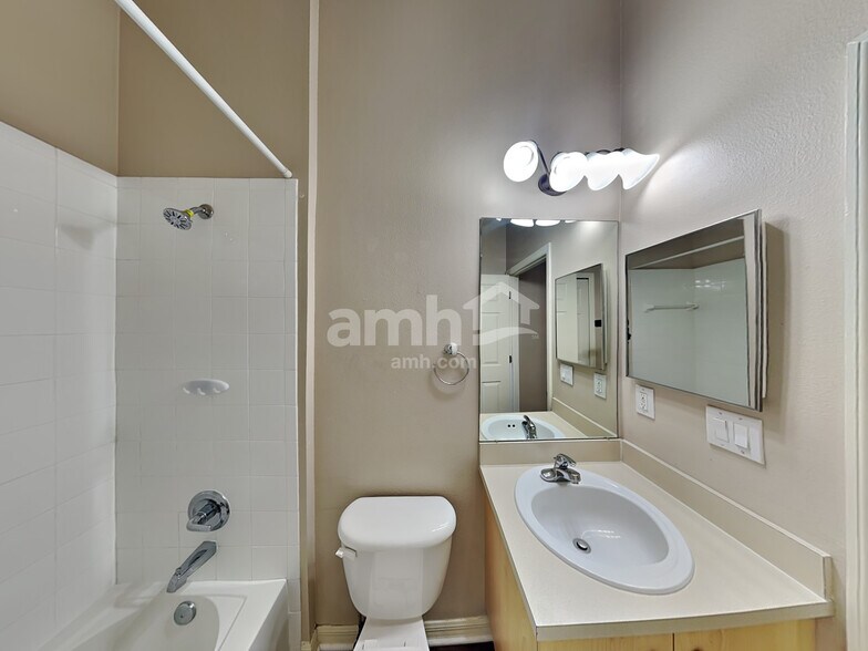 Building Photo - 11719 Crest Creek Dr