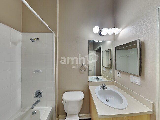 Building Photo - 11719 Crest Creek Dr