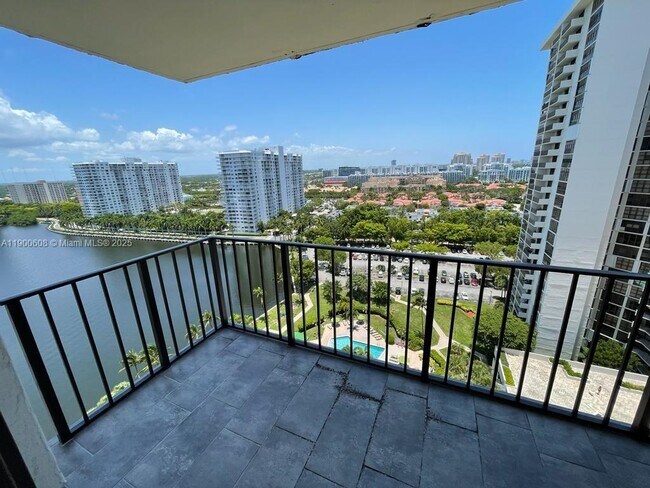 Building Photo - 18151 NE 31st Ct