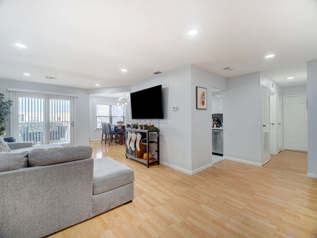 Building Photo - 8841 John F. Kennedy Blvd