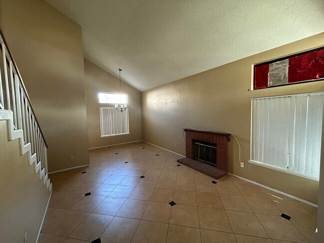 Building Photo - 1523 Heirloom Ave