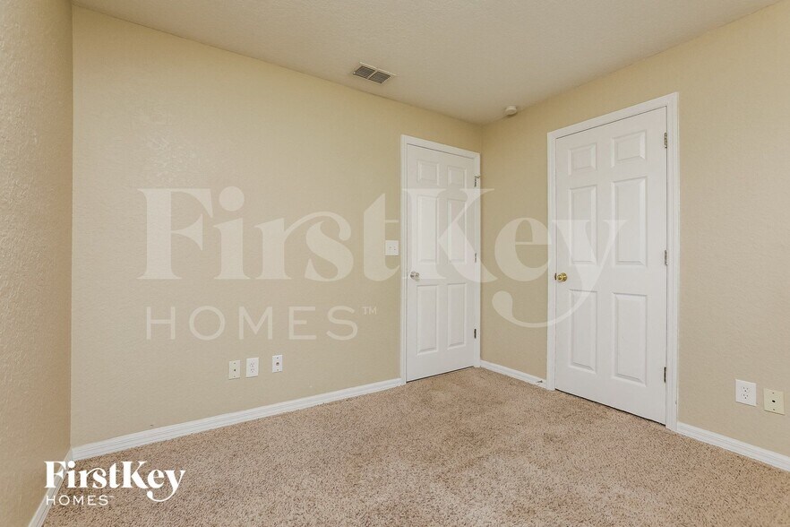 Building Photo - 708 17th St NE