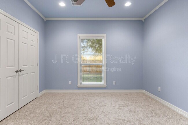 Building Photo - 1405 Gunnison Dr