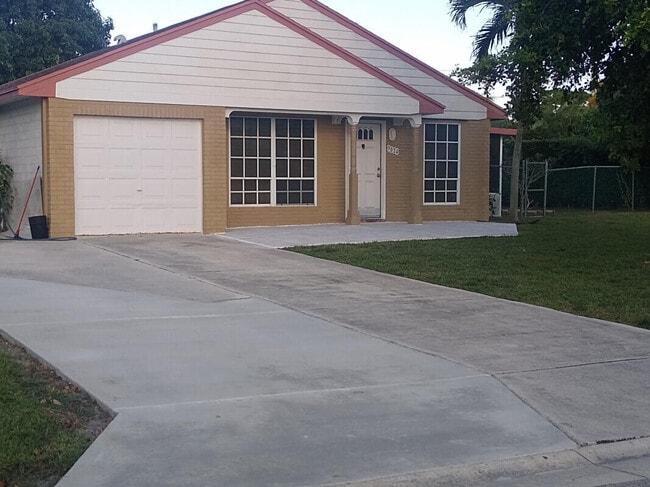 Primary Photo - 9024 Carma Dr