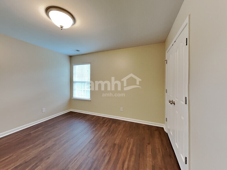 Building Photo - 107 Lacona Ter