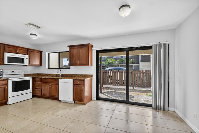 Building Photo - 5352 Bosque Ln