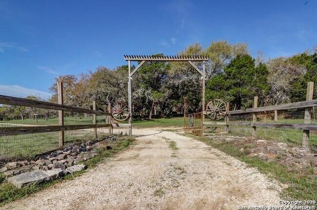 Building Photo - 33121 Blanco Rd