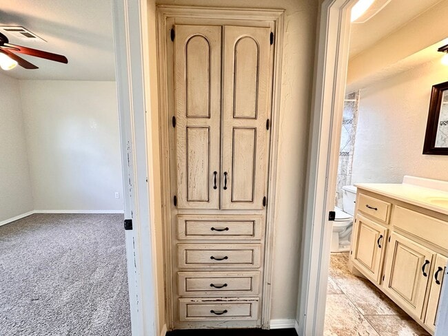 Building Photo - Spacious three bed home in Moore