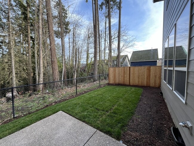 Building Photo - Modern 2025-Built 4 Bedroom Home with EV Charging, 5kW Solar, Open-Concept Living, Scenic Outdoor...