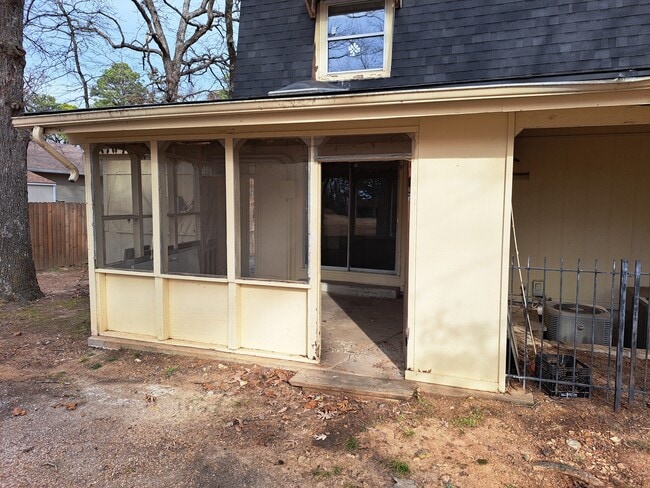 Building Photo - 109 Holiday Island Dr