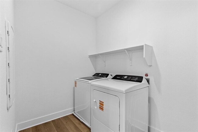 Building Photo - 1955 Settlers Glen Dr