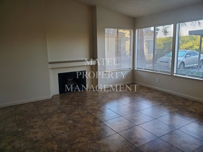 Building Photo - FLO1313