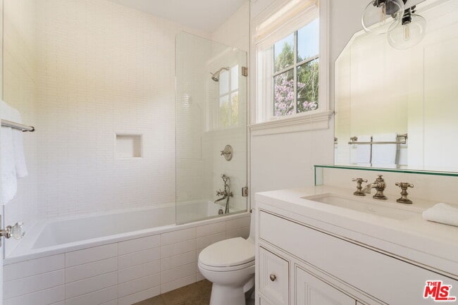 Building Photo - 957 Corsica Dr