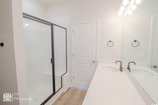 Building Photo - 1860 Villena Dr