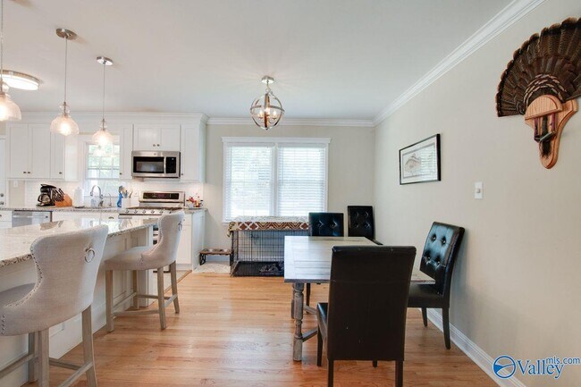 Building Photo - 215 Drake Ave SW