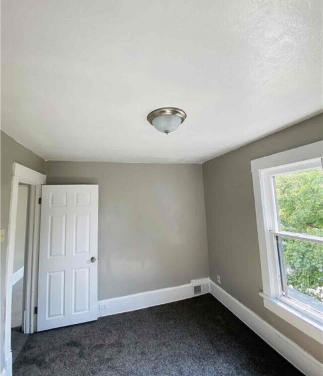 Building Photo - 849 Beardsley St