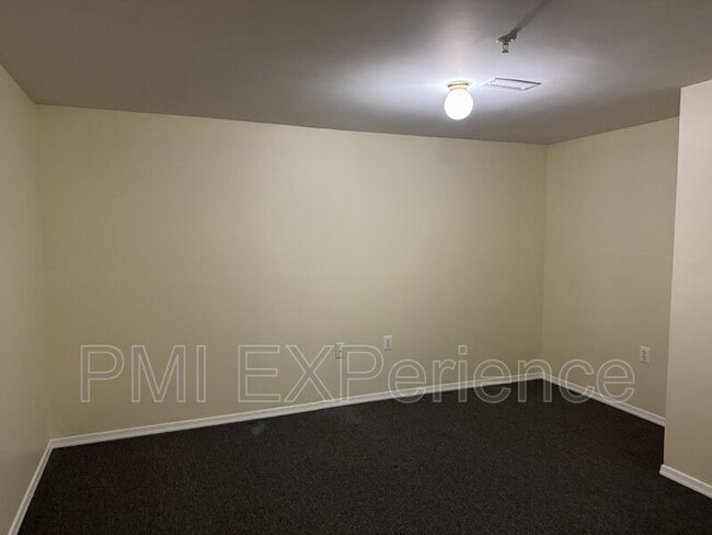 Building Photo - 12914 Woods View St